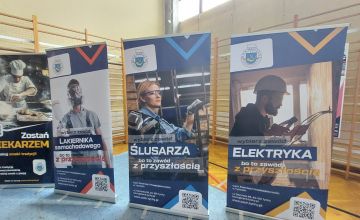 Zdjęcie ścianek z kierunkami zawodowymi piekarz, lakiernik, ślusarz, elektryk 
